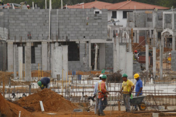 PANAMA: Burocracia estatal genera la pérdida de 64 mil empleos en la construcción
