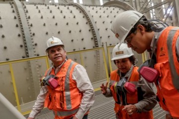 CHILE: Ministra de Minería visitó a trabajadores en División Ministro Hales