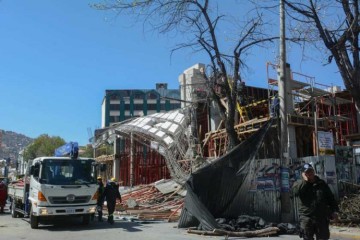 BOLIVIA: Colapsa una estación del teleférico en construcción