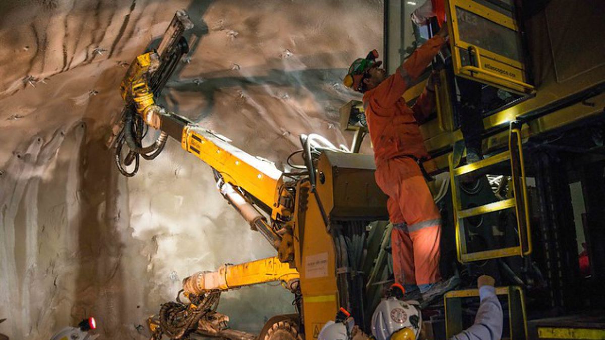 1460468593-auno499297