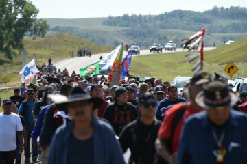 Indígenas de EE.UU. rechazan construcción de oleoducto cerca de reserva