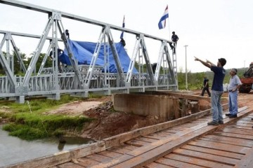 Prosiguen obras para construcción de puentes