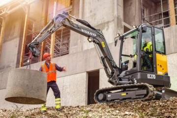 Nueva excavadora compacta Volvo EC27D
