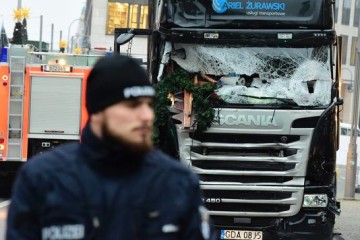 Truck slams into Christmas market in Berlin