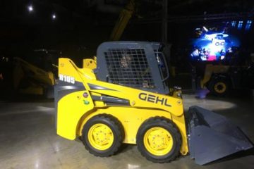GEHL, MUSTANG PUT ON NEW PRODUCT SHOW FOR DEALERS